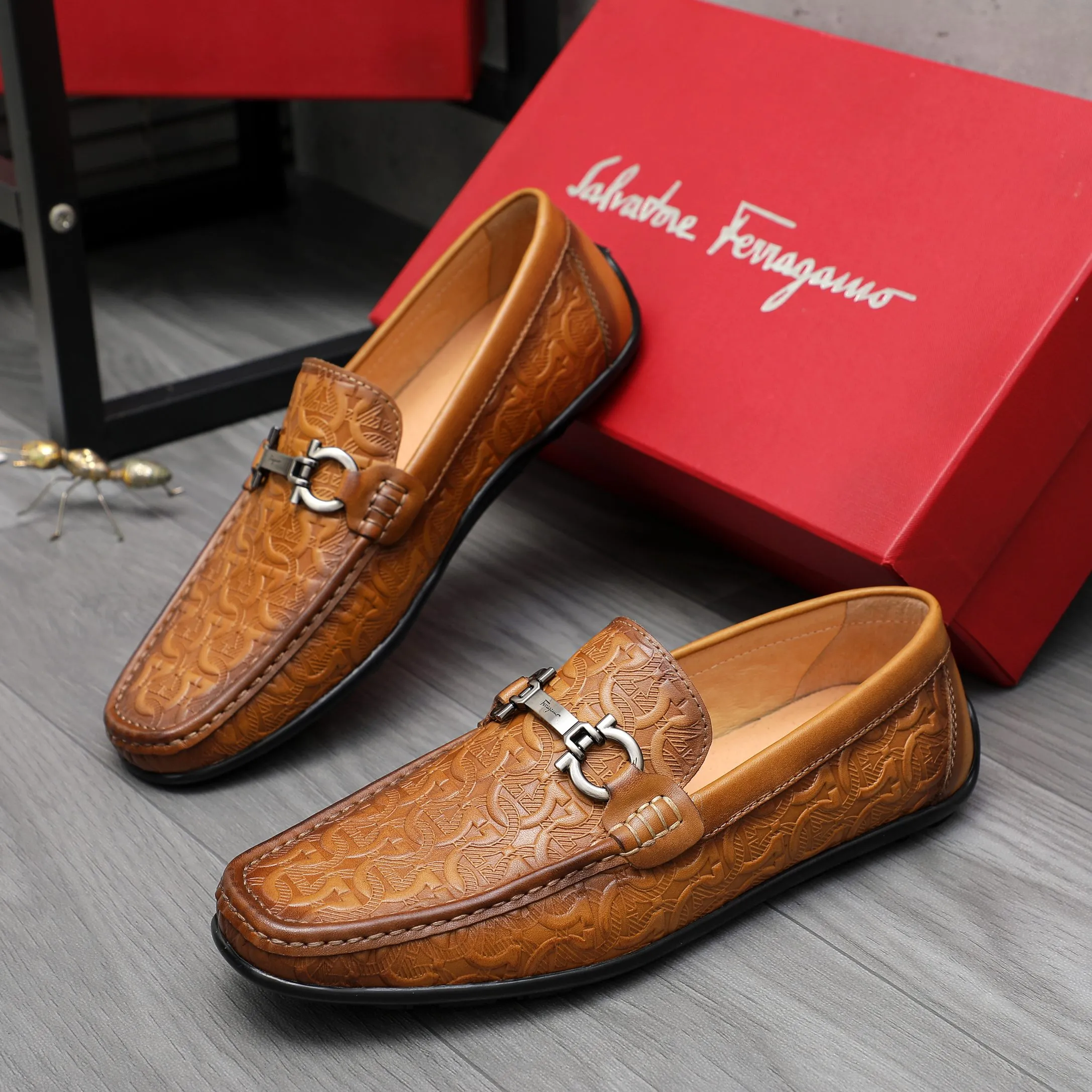Men's shoes 💰380 Product trademark: Ferragamo "Ferragamo" casual slip-on shoes Regular size: 38-45 (45. Customized, non-returnable) Product materials: Selected embossed cowhide upper, pigskin lining, rubber non-slip outsole